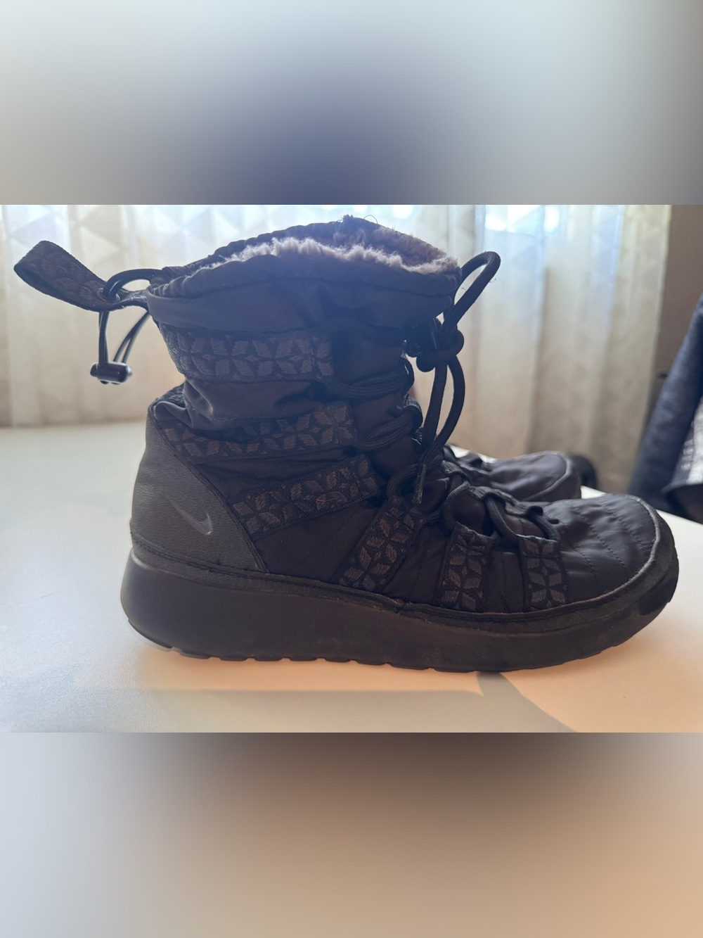Nike Roshe Run Hi Faux Fur Lined Black Sneakerboot